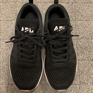 Black and White APLs. Bought from Lululemon